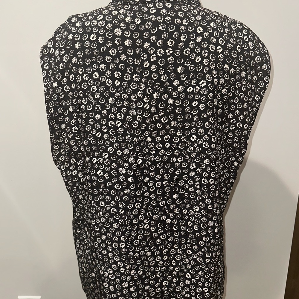 Chanel Coco Floral-Print Sleeveless Shirt Blouse in Black/White 44(US12) - Picture 12 of 12